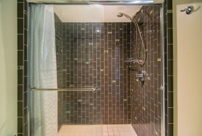 パーシャルオーシャンビュールーム(ベッドルーム2室)(バス1室) リージェンシー オン ビーチウォーク ワイキキ by アウトリガーの写真