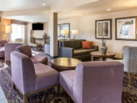 Comfort Inn & Suites Market - Airport Hotels in Cascade County