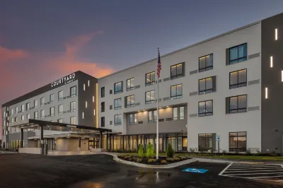 Courtyard Conway Hotels near Walmart Supercenter