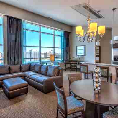 Holiday Inn SASKATOON DOWNTOWN by IHG Rooms