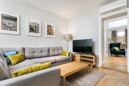 Venetian House Market Square Aparthotel Отели в г. Краков