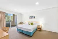 Quality Suites Pioneer Sands Hotels in Woonona
