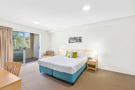 Quality Suites Pioneer Sands