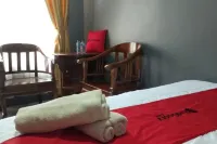 RedDoorz Near Silampari Airport Lubuk Linggau Hotel a 