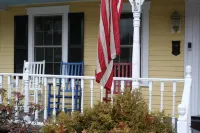 Kearsarge Inn - parking
