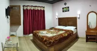 Hotel Green Park Hotels near Rabitha Store