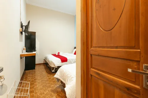 RedDoorz Syariah @ Sakinah Guesthouse فنادق في سراغين