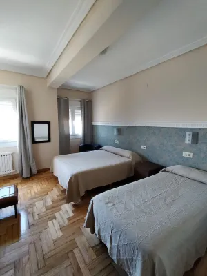 Hotel Rompeolas Hôtels à : Nigran