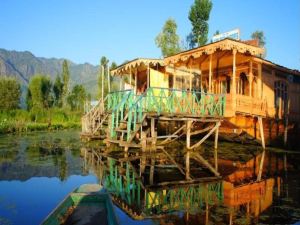 Golden Hopes Group of Houseboats