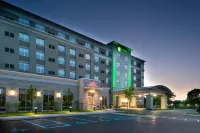 Holiday Inn & Suites Farmington Hills - Detroit NW