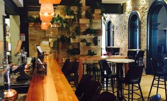 The Crafers Hotel - Housity