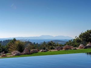 Luxury Villa Ocean Seeker with Pool