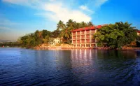 Mahaweli Reach Hotel Hotel dekat Shantha Dharanee Asramaya