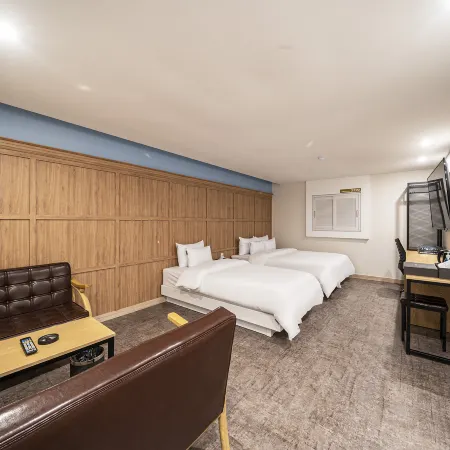hotel sky Отели рядом с достопримечательностью «Парк Джаю»