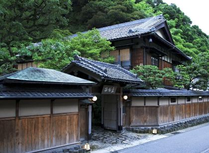 西村屋本館