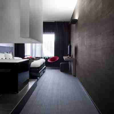 Carbon Hotel Rooms