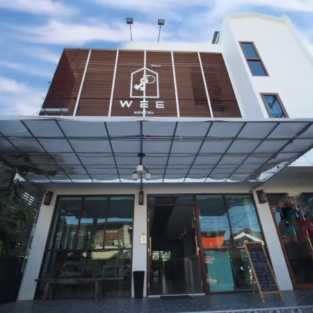WEEHOSTEL