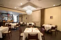 Marco LaGuardia Hotel and Suites