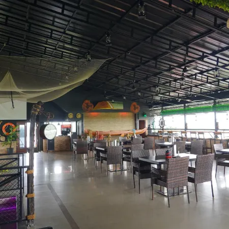 Cochin Seaport Hotel Отели рядом с достопримечательностью «Остров Болгатти»
