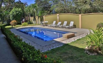 2-Bed Hotel Room with Pool - TV and AC in Potrero - Surrounded by Nature