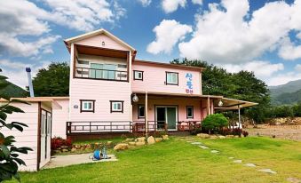 Cheongdo Mountains Bed and Breakfast