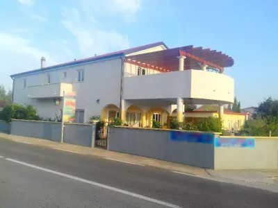 Apartments Bucic Hotels near Seline AUTOCAMP Pisak