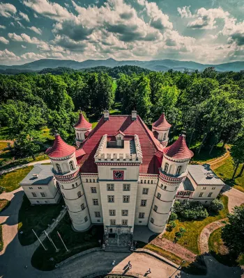 Pałac Wojanów - piscina