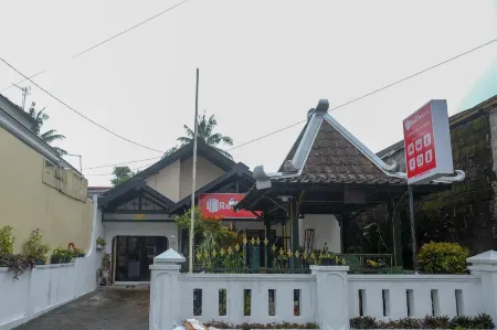 RedDoorz at Pondok Eyang Obi Sleman Отели в г. Sleman