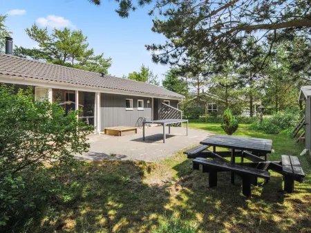 "Sighbiorn" - 950m from the Sea Отели в г. Fjerritslev