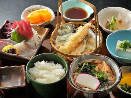 Sauna and Hotel Midori Kan Отели рядом со станцией JR Handa station