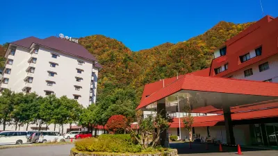 Kurobe Unazukionsen Yamanoha Hotels near Nakajimaya