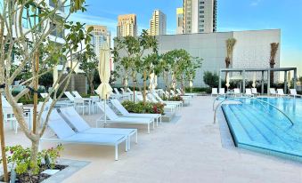 New! Luxury Dubai Creek Balcony & View