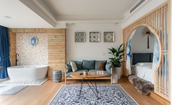Lvxingjia Apartment (Yulin North Street No.3)
