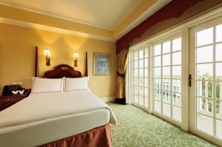 Hong Kong Disneyland Hotel