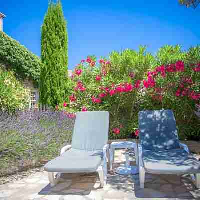 L'Enclos des Lauriers Roses Hotel Exterior