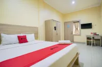 RedDoorz Near Jalan Kolonel Haji Burlian Palembang Hotels in Sukarami