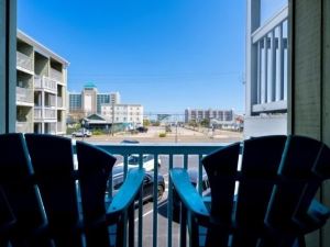 Life's A Beach - Walk to Everything in Historic Carolina Beach! 1 Bedroom Condo by Redawning