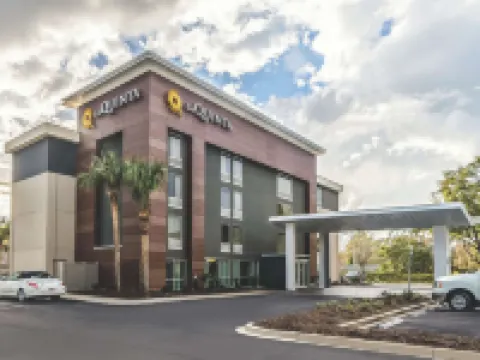 La Quinta Inn & Suites by Wyndham Myrtle Beach - N Kings Hwy Hotels in Myrtle Beach