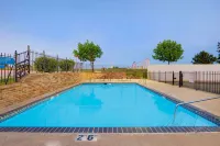 Super 8 by Wyndham Kansas City Hotels in Gladstone