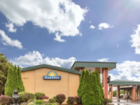 Days Inn by Wyndham Black Bear Hotels in Salem
