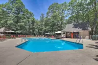 Wintergreen Resort Vacation Rental w/ Pool Access! - balcón