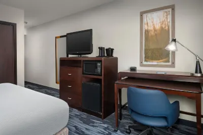Fairfield Inn & Suites Tacoma Puyallup Hotels near Safeway