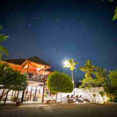 Villa Luna Sunset Beach Hotel Exterior