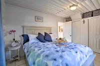 Unique Dog-Friendly Log Cabin Short Walk to Ocean - Pet friendly