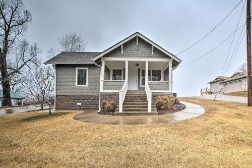 Riverfront Arkansas Retreat Near Fishing and Hiking! - Pet friendly