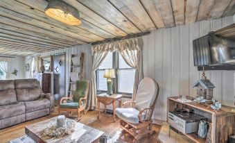 Eclectic Ladysmith Hideaway: Hike and Hunt!