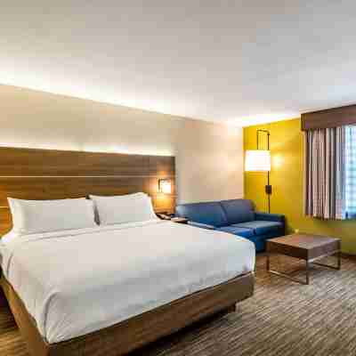 Holiday Inn Express & Suites Camarillo Rooms