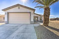 Pet-Friendly Retreat - 1 Block to Colorado River!