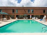 Days Inn & Suites by Wyndham Rocky Mount Golden East - 2 estrellas