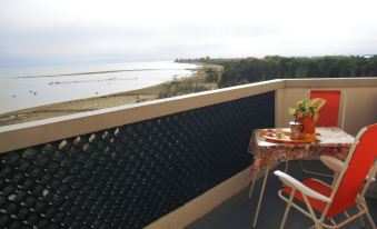 Wonderful Seaview Flat for 4 Guests - Beahost